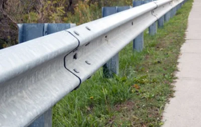 Acier galvanisé à chaud pour la sécurité routière